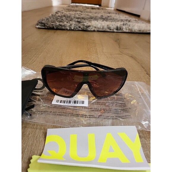 Quay Australia Center Stage Sunglasses No-NS-1845 Black/Chpa ID:73378 - Picture 1 of 5